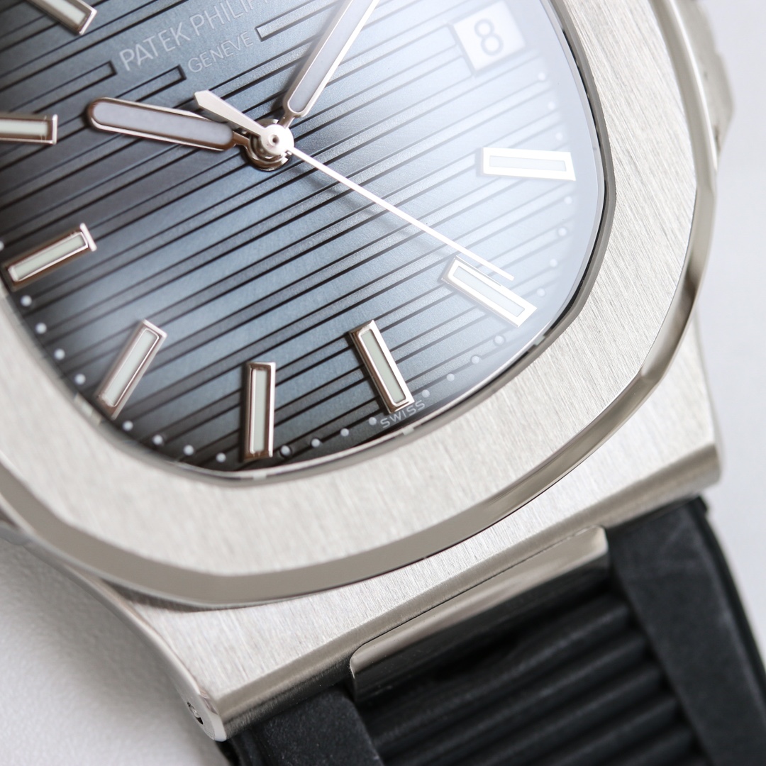 PP Nautilus 5711 Black Dial Rubber detail 5
