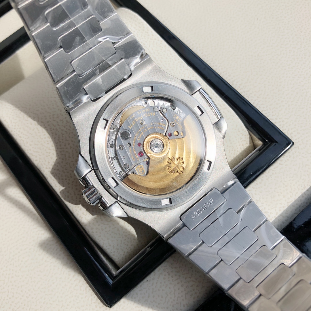 PP Nautilus 5711 Black Dial detail 8