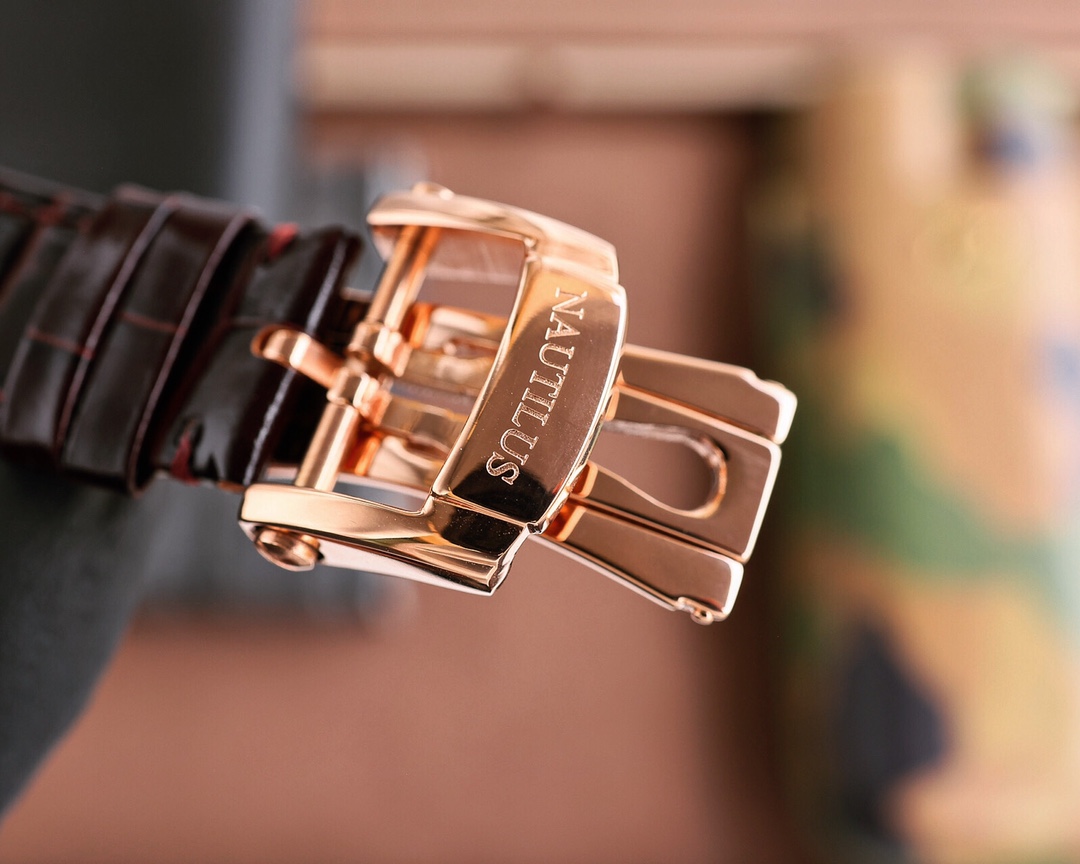PP Nautilus Gold Leather detail 9