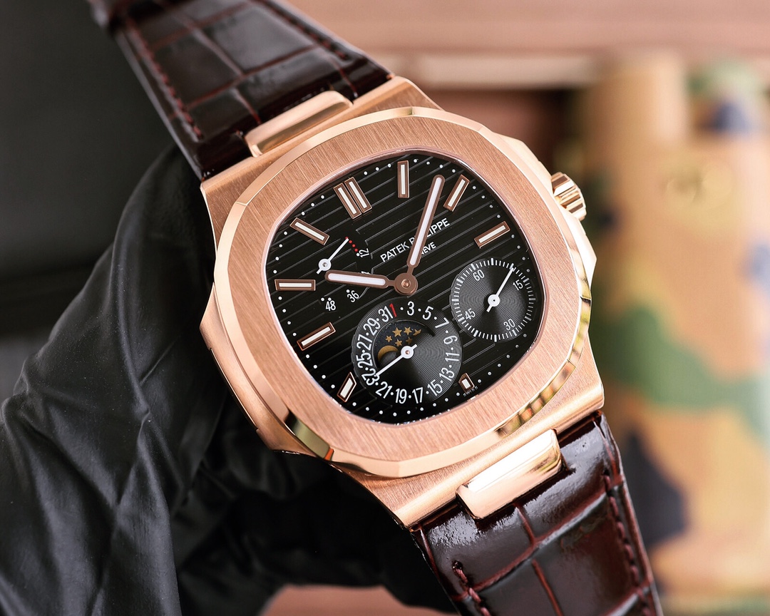PP Nautilus Gold Leather detail 3