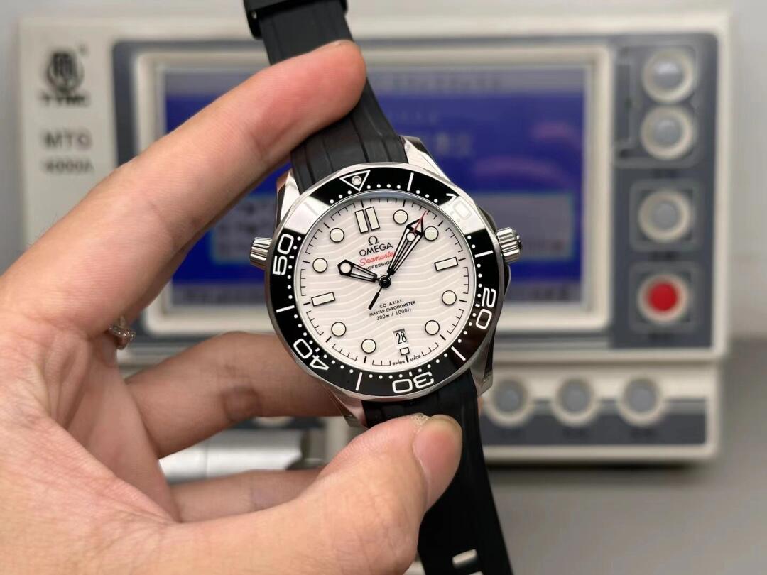 OMG Seamaster Diver 300M 8800 Diver detail 9