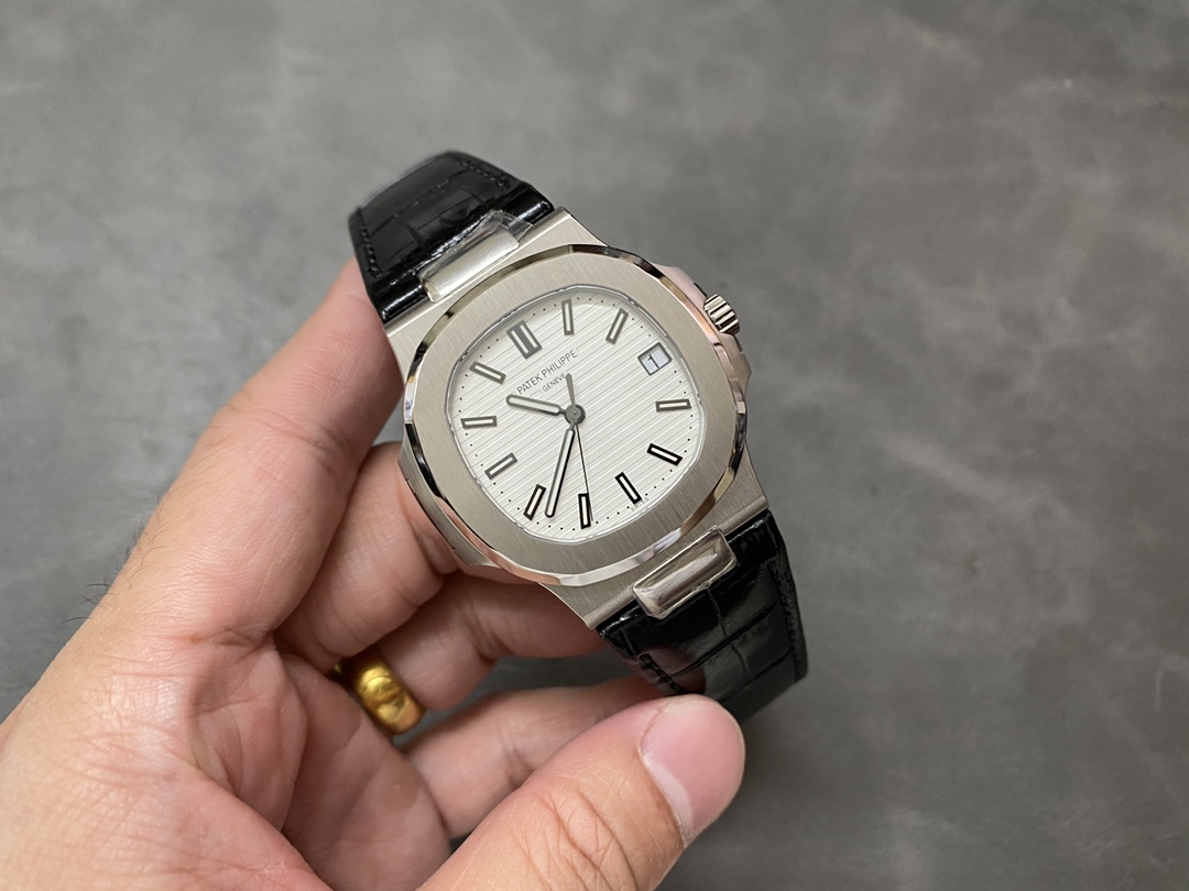 PP Nautilus 5711 White Dial Leather detail 4