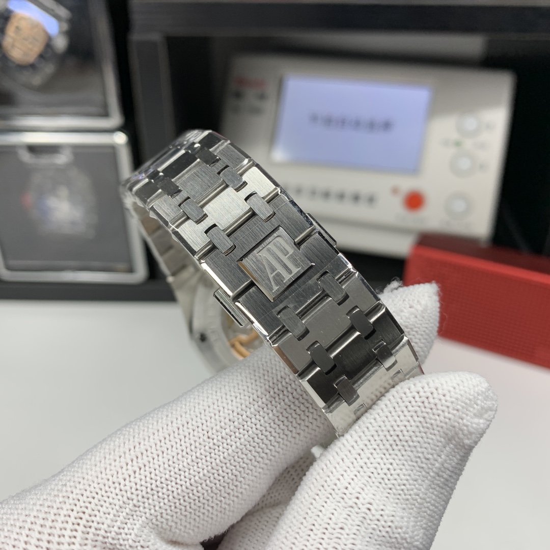 APS Watch Silver detail 10