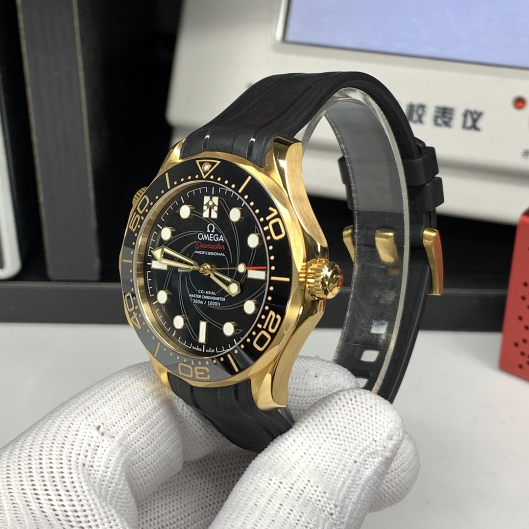 OMG Dive Watch detail 11