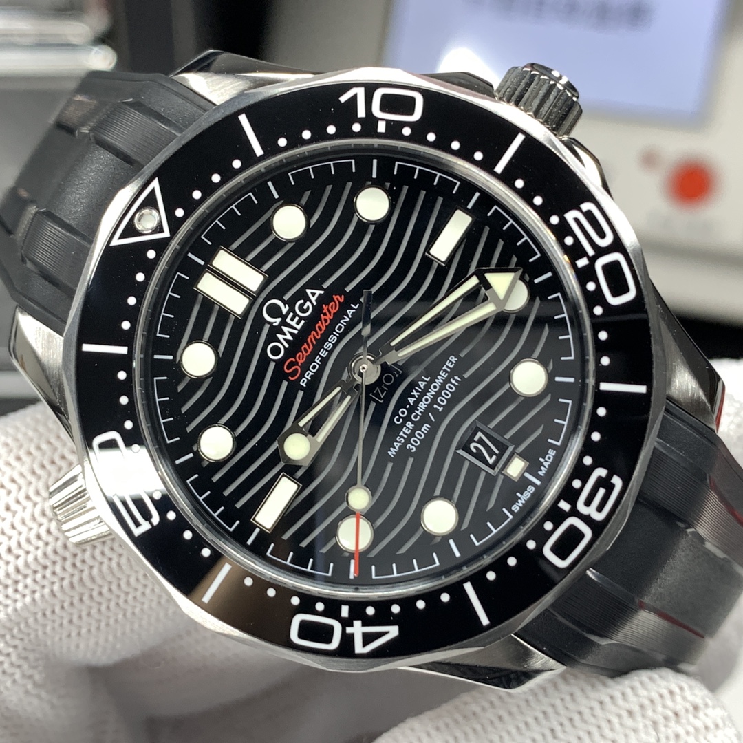 OMG Seamaster Diver 300M 8800 Diver detail 5
