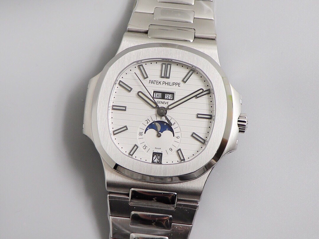 PP Nautilus White Dial 5726 detail 2