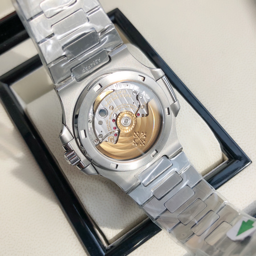 PP Nautilus 5711 White Dial detail 3
