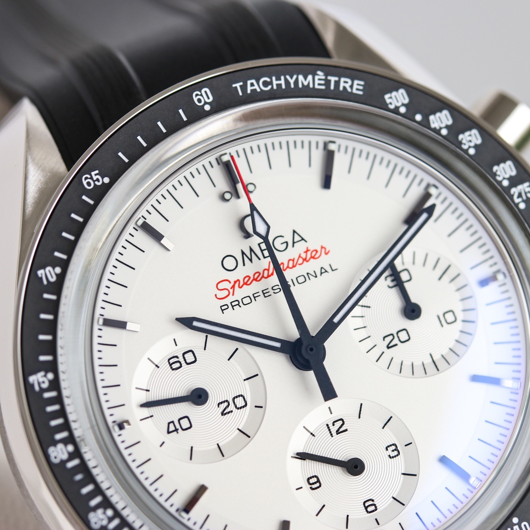 OMG Speedmaster 310.30.42.50.04.001 Movement 3861 Dial 42mm White Silica Gel Strap detail 4