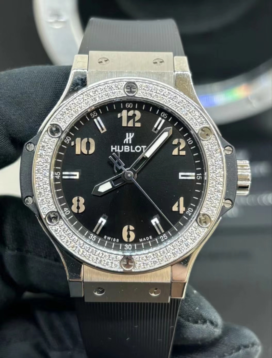 HB Diamond Bezel detail 4
