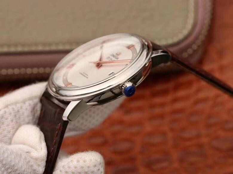 OMG De Ville Leather detail 3