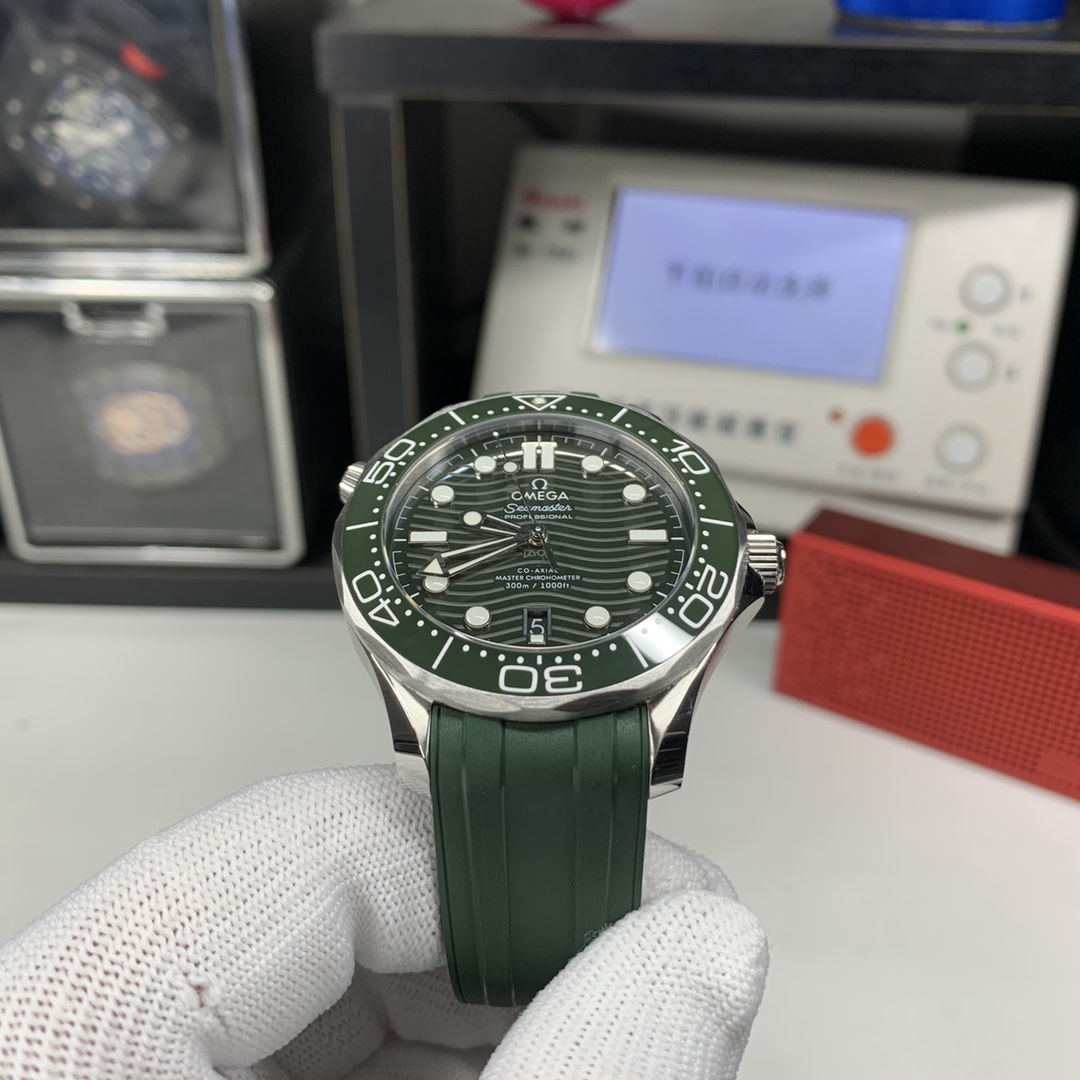 OMG Seamaster Diver 300M 8800 Diver detail 5