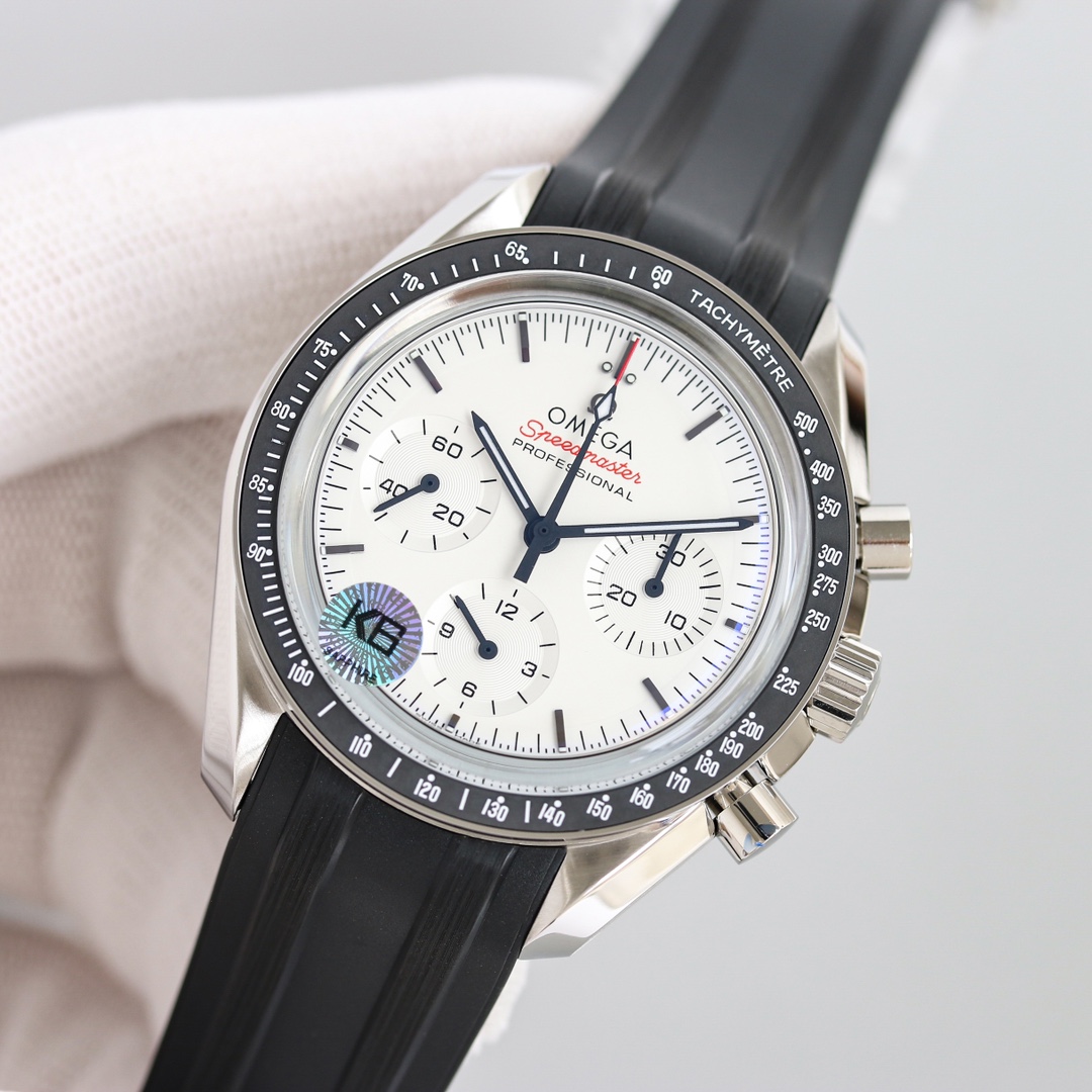 OMG Speedmaster 310.30.42.50.04.001 Movement 3861 Dial 42mm White Silica Gel Strap detail 2