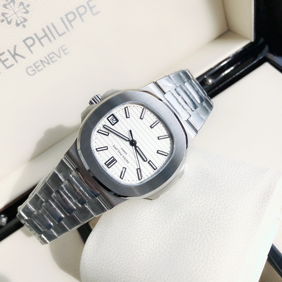 PP Nautilus 5711 White Dial detail 5