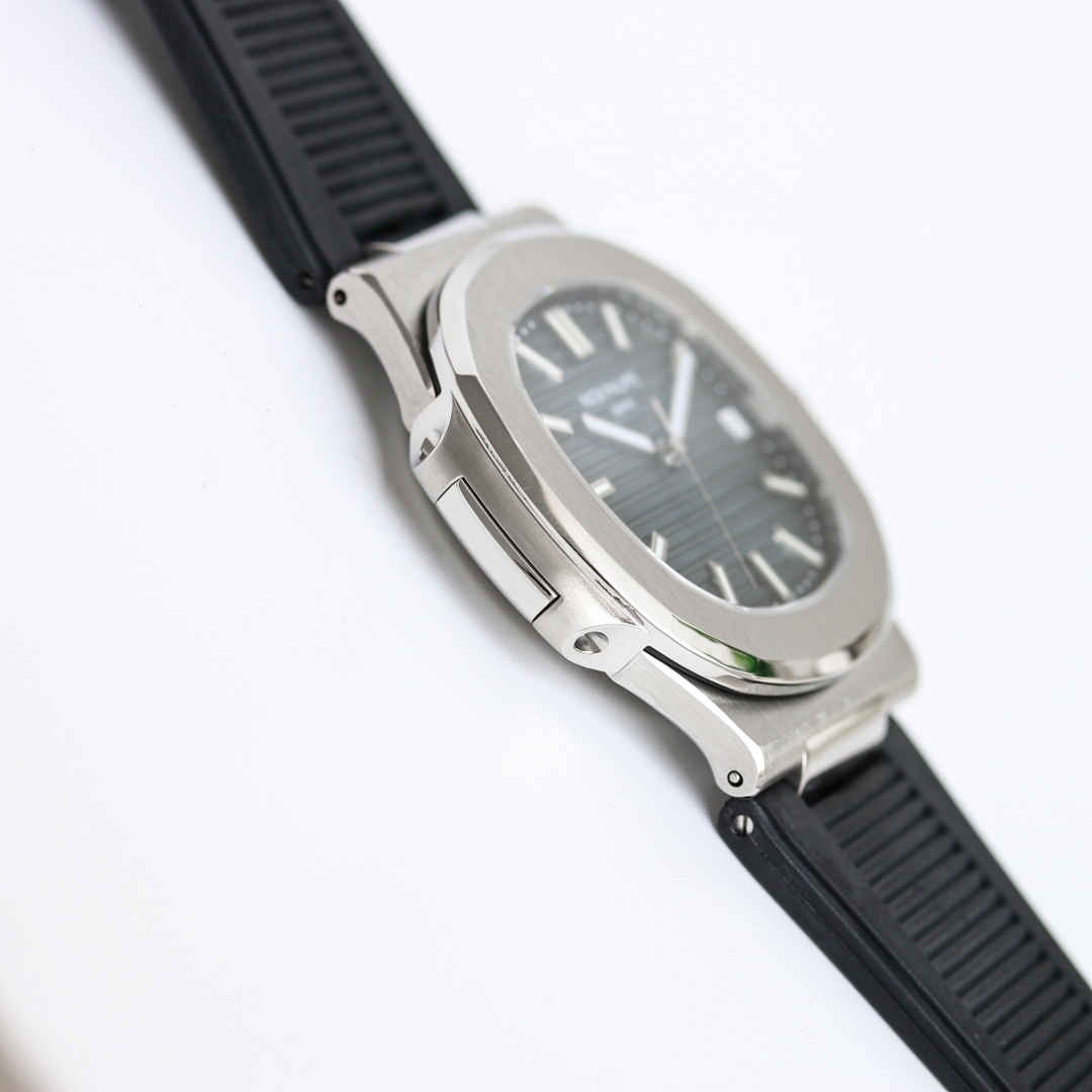 PP Nautilus 5711 Black Dial Rubber detail 7