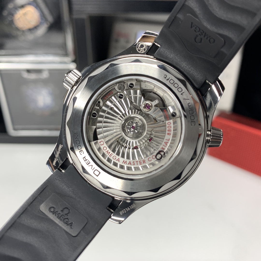 OMG Seamaster Diver 300M 8800 Diver detail 8