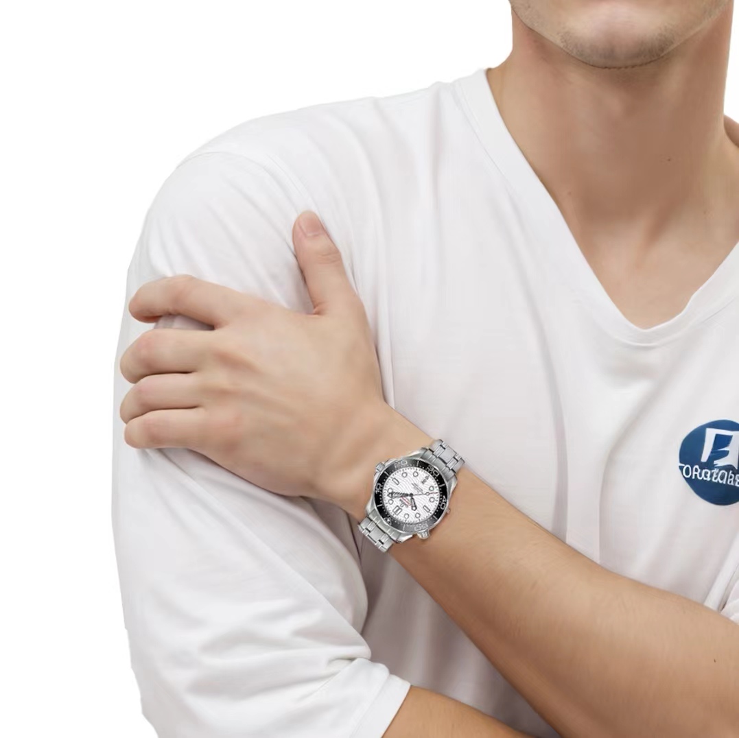 OMG Seamaster Diver 300M 8800 Diver White Dial detail 5