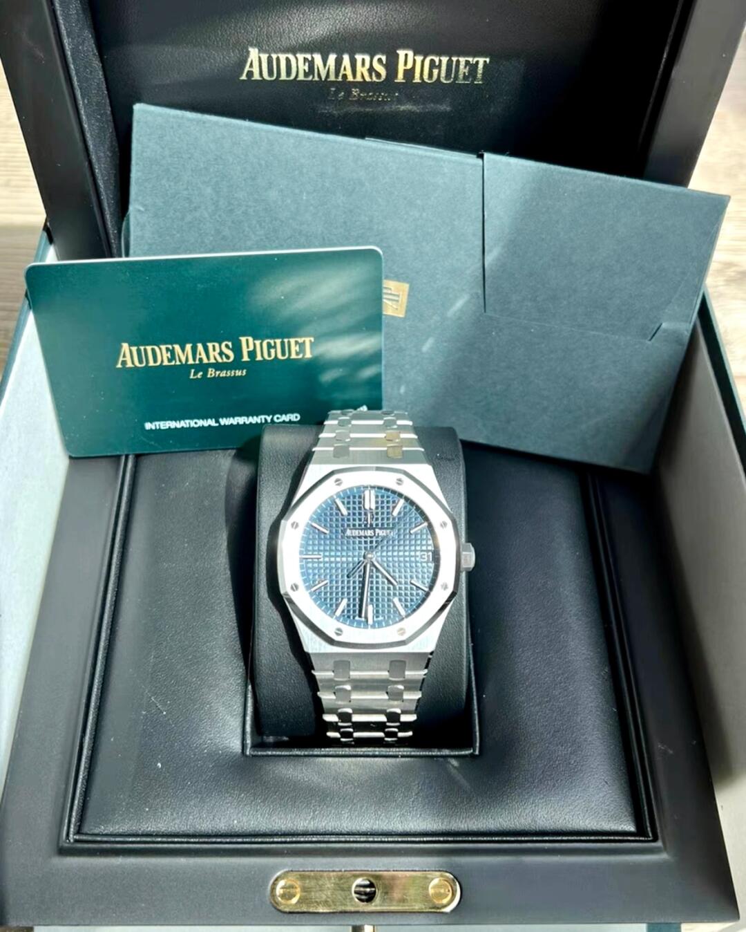 APS Royal Oak 15500 detail 8