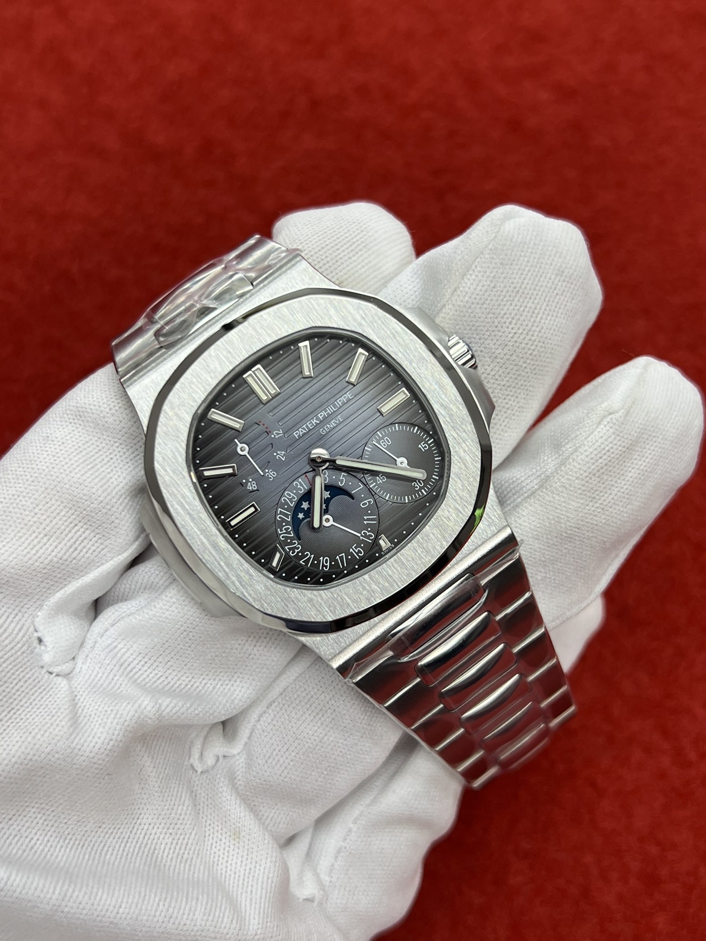 PP Nautilus 5712/1A Moon Phase Steel Blue Dial detail 2