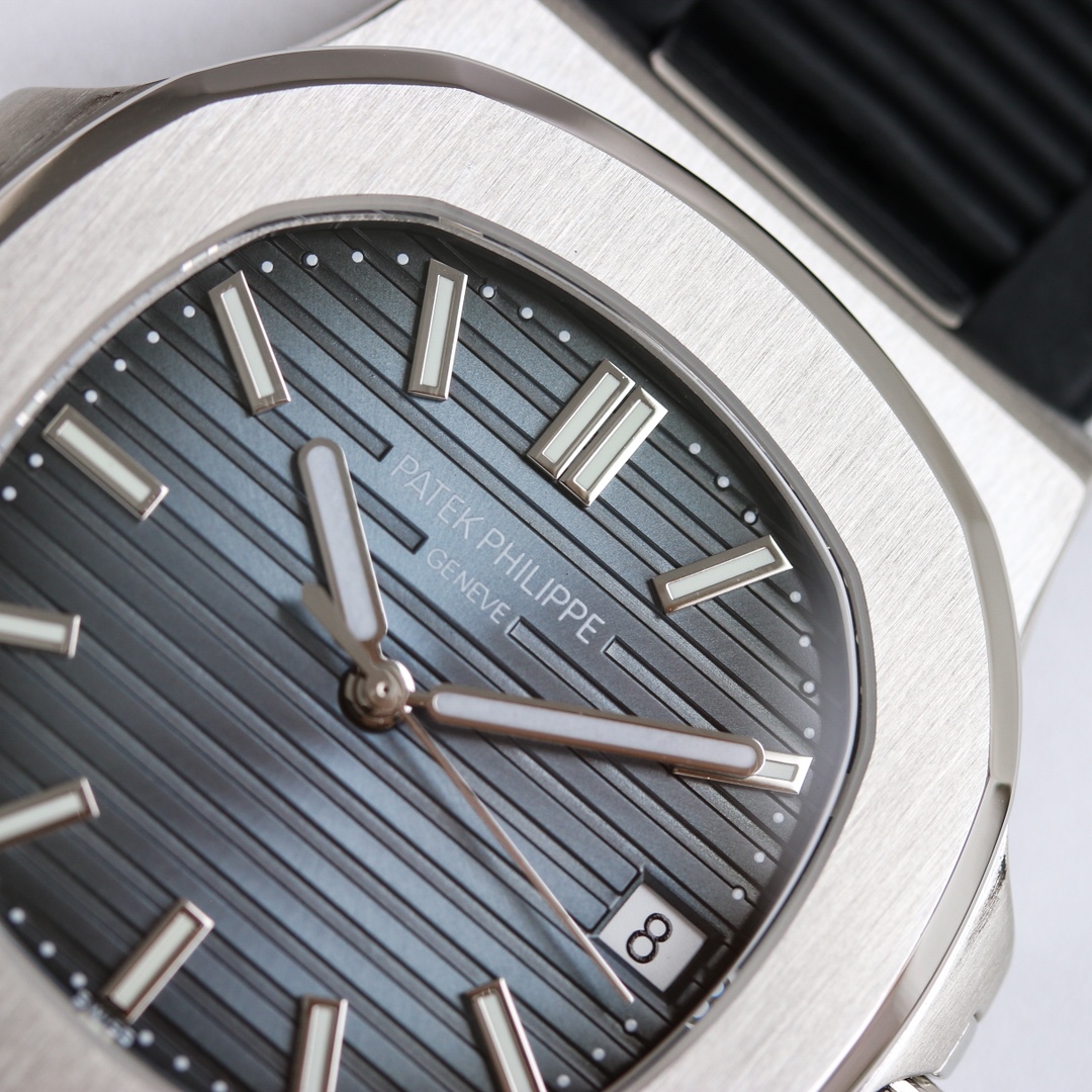 PP Nautilus 5711 Black Dial Rubber detail 4