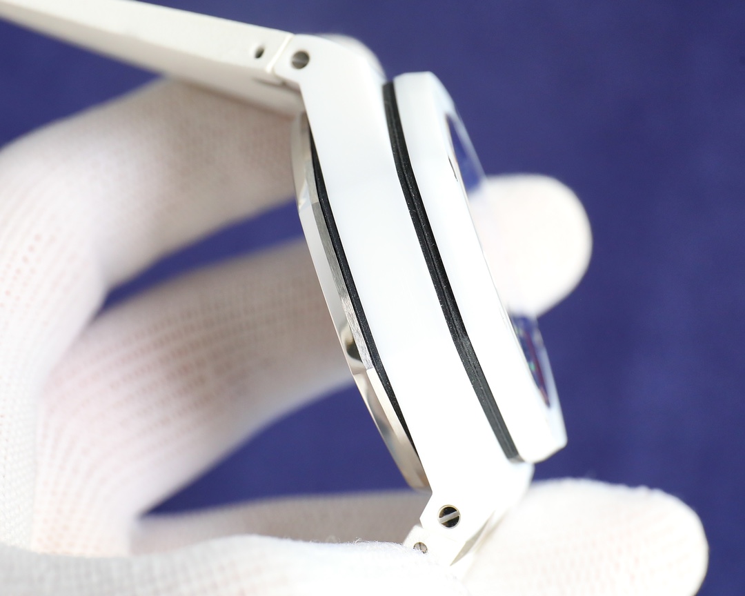 APS 26402 Royal Oak Watch detail 6