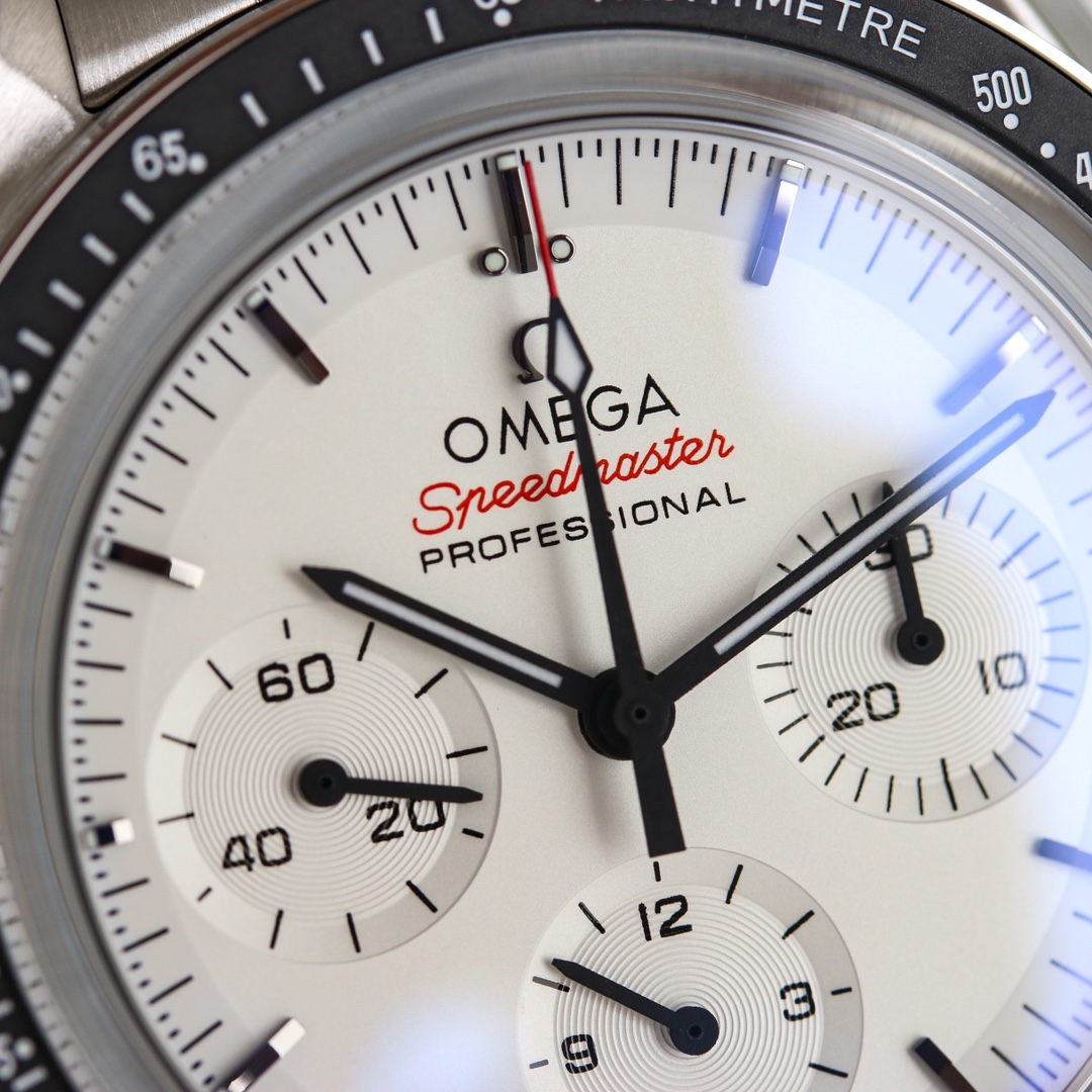 OMG Speedmaster 310.30.42.50.04.001 Movement 3861 Dial 42mm White Steel Strap detail 4