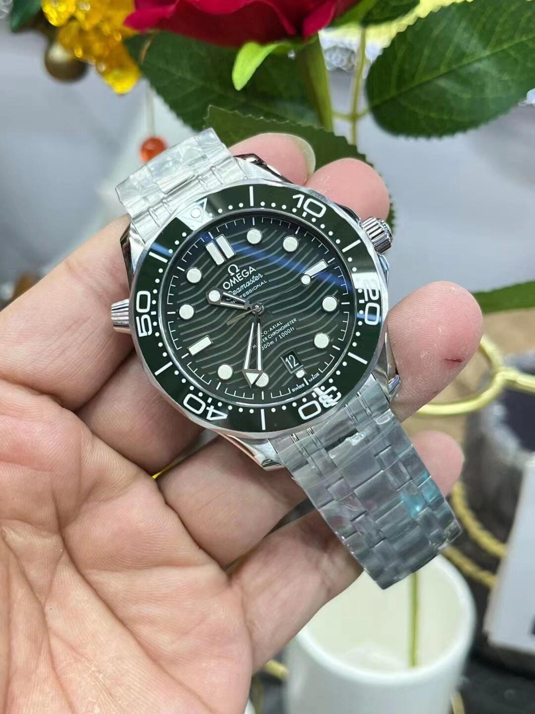 OMG Seamaster Diver 300M 8800 Diver detail 5