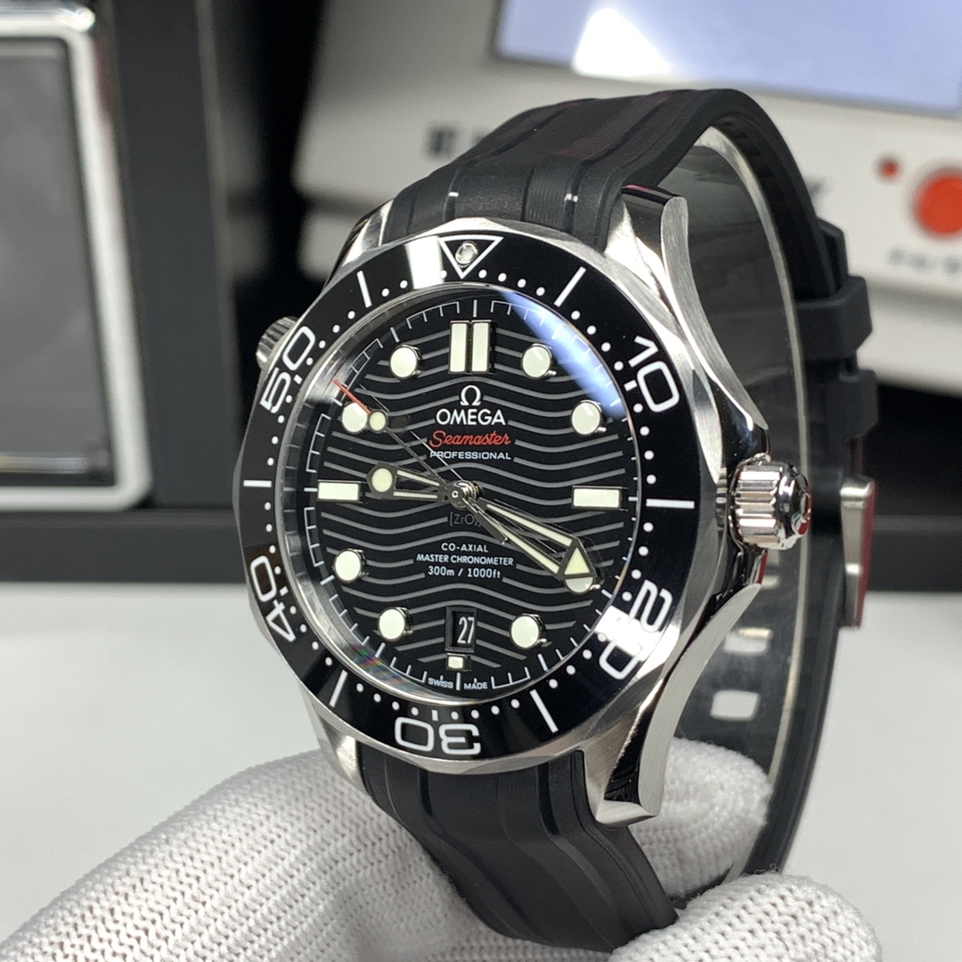 OMG Seamaster Diver 300M 8800 Diver detail 4