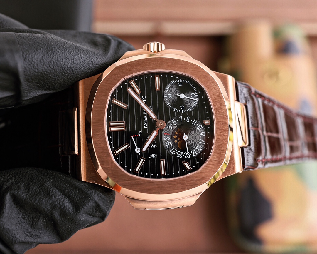 PP Nautilus Gold Leather detail 5