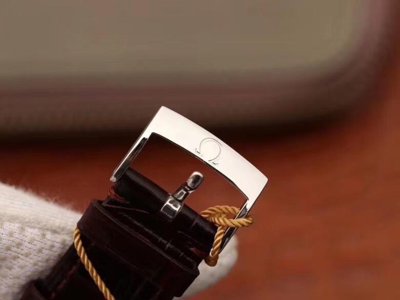 OMG De Ville Leather detail 8