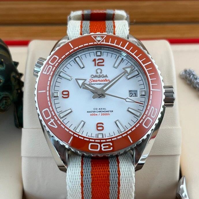Seamaster Planet Ocean detail 5