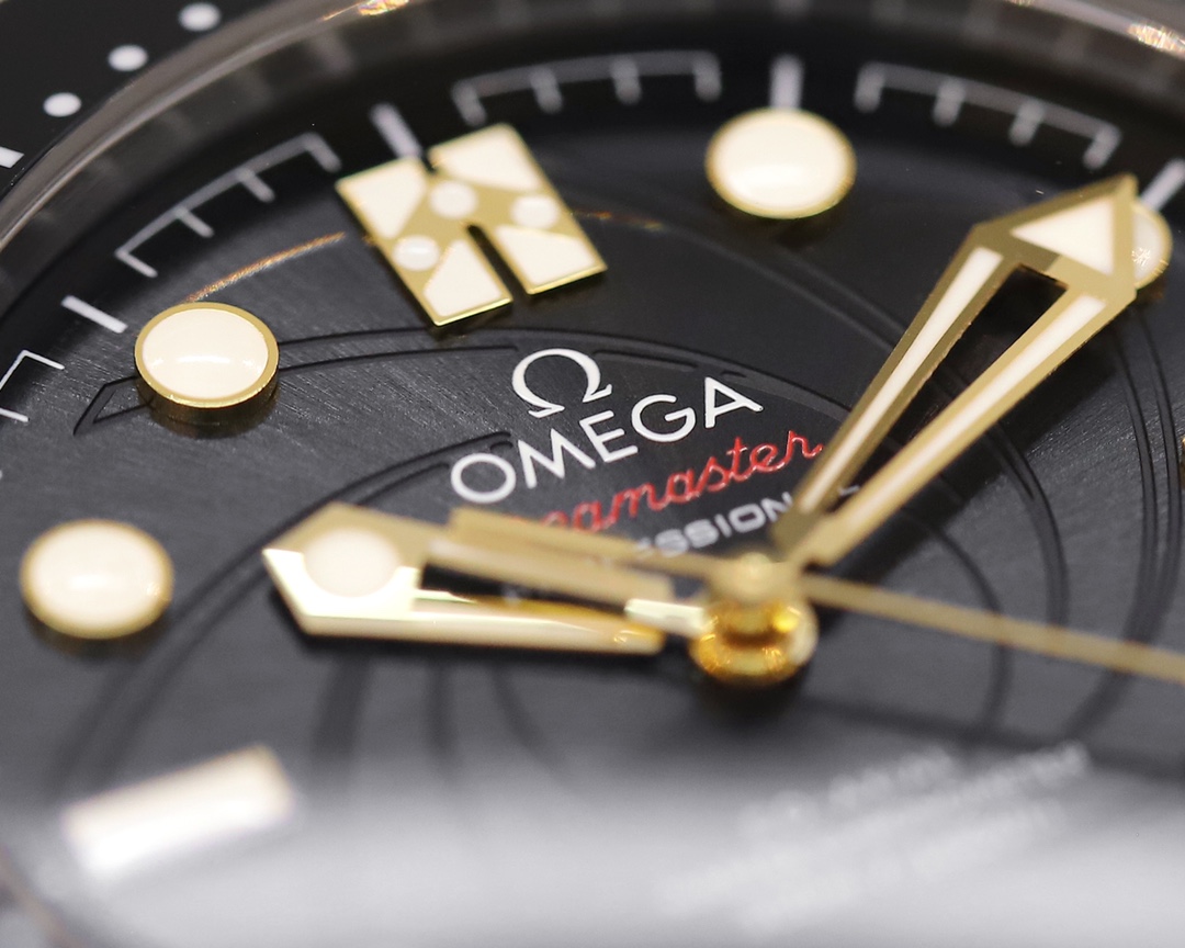OMG Master Chronometer detail 3
