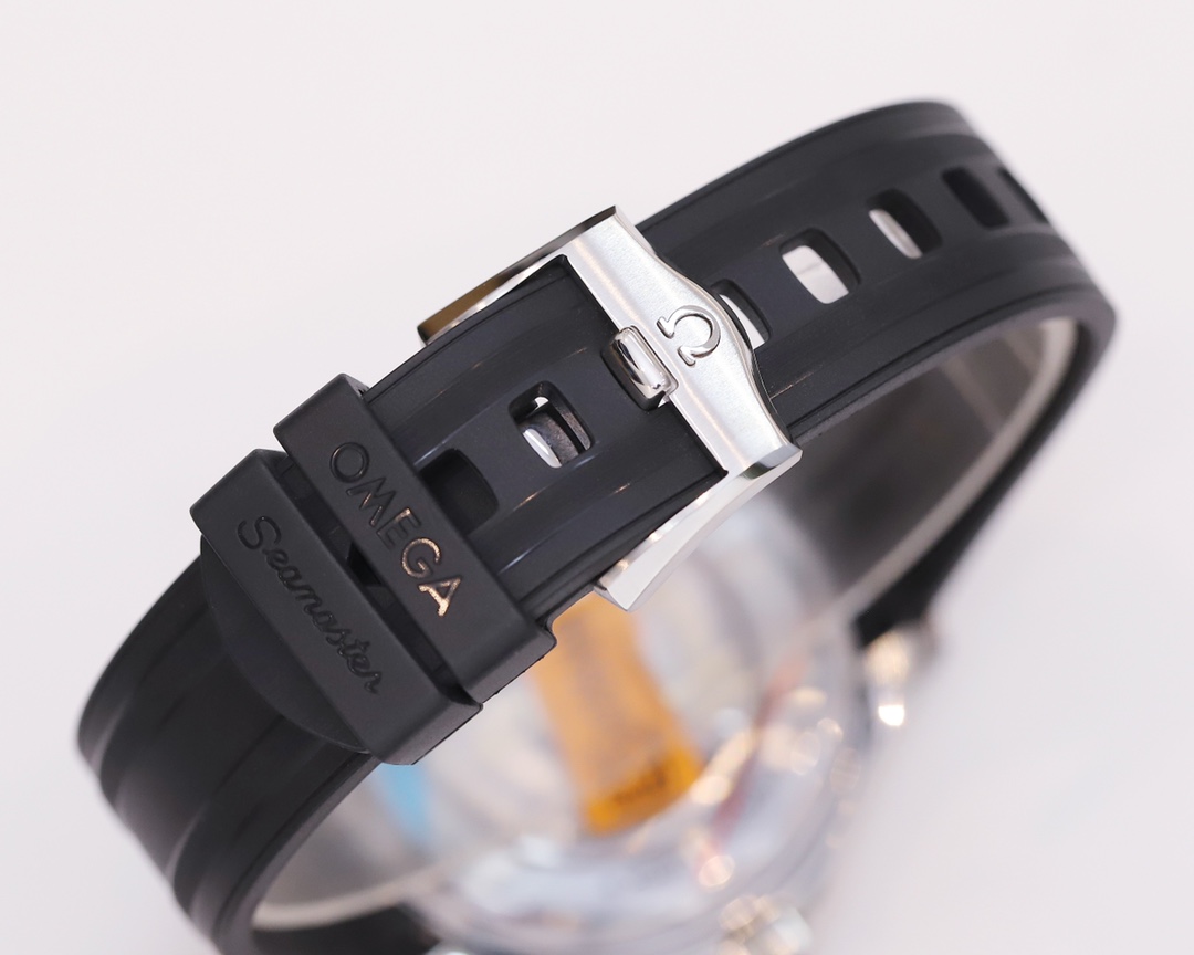 OMG Master Chronometer detail 6