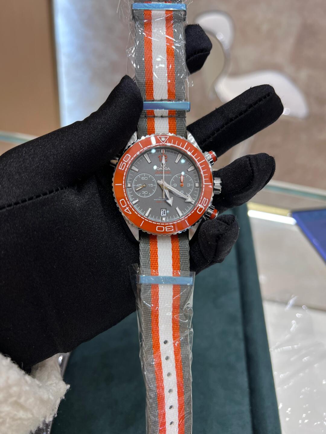 OMG Planet Ocean Grey detail 4