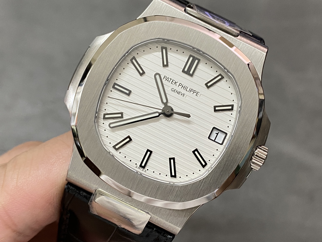 PP Nautilus 5711 White Dial Leather detail 3