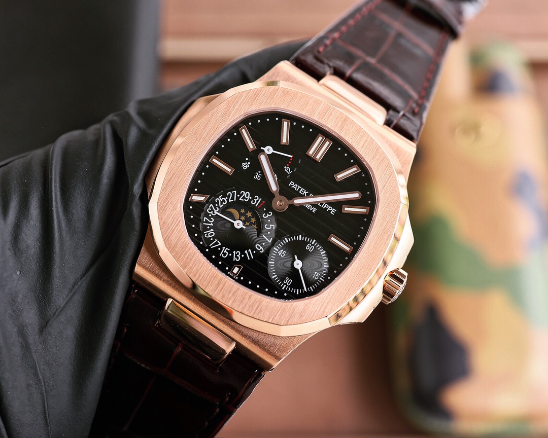 PP Nautilus Gold Leather detail 4