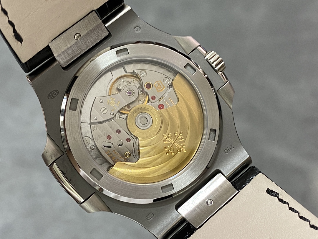 PP Nautilus 5711 White Dial Leather detail 6