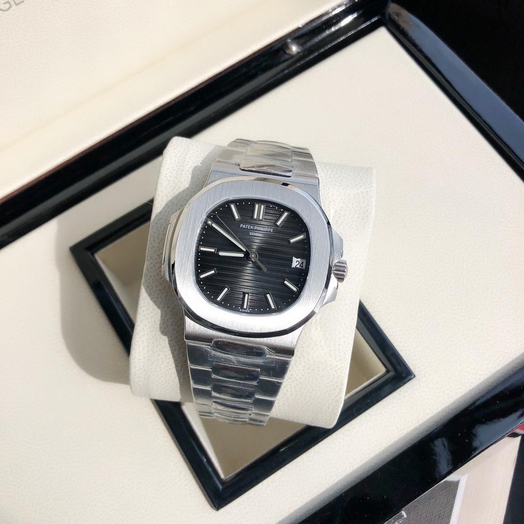 PP Nautilus 5711 Black Dial detail 3