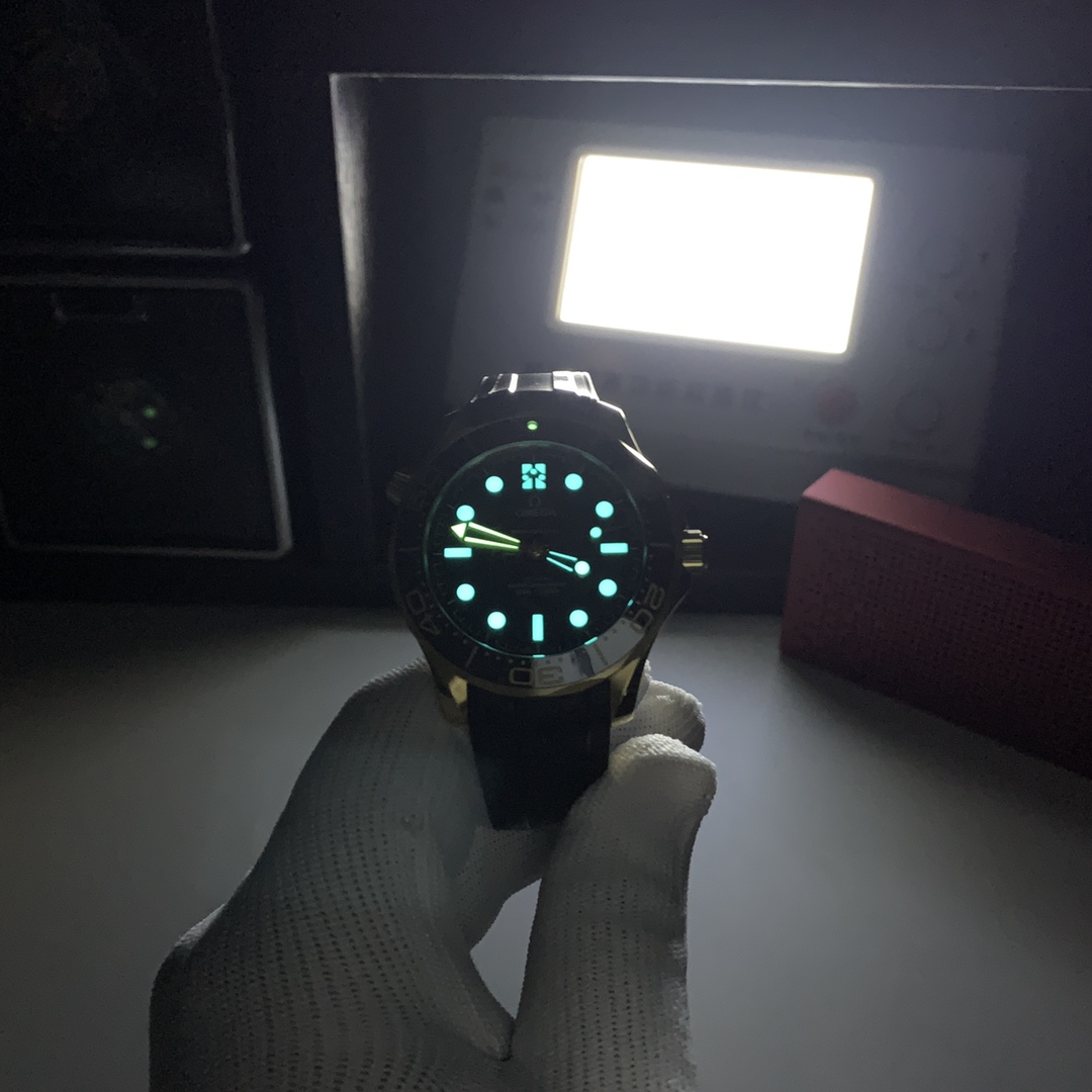 OMG Dive Watch detail 14