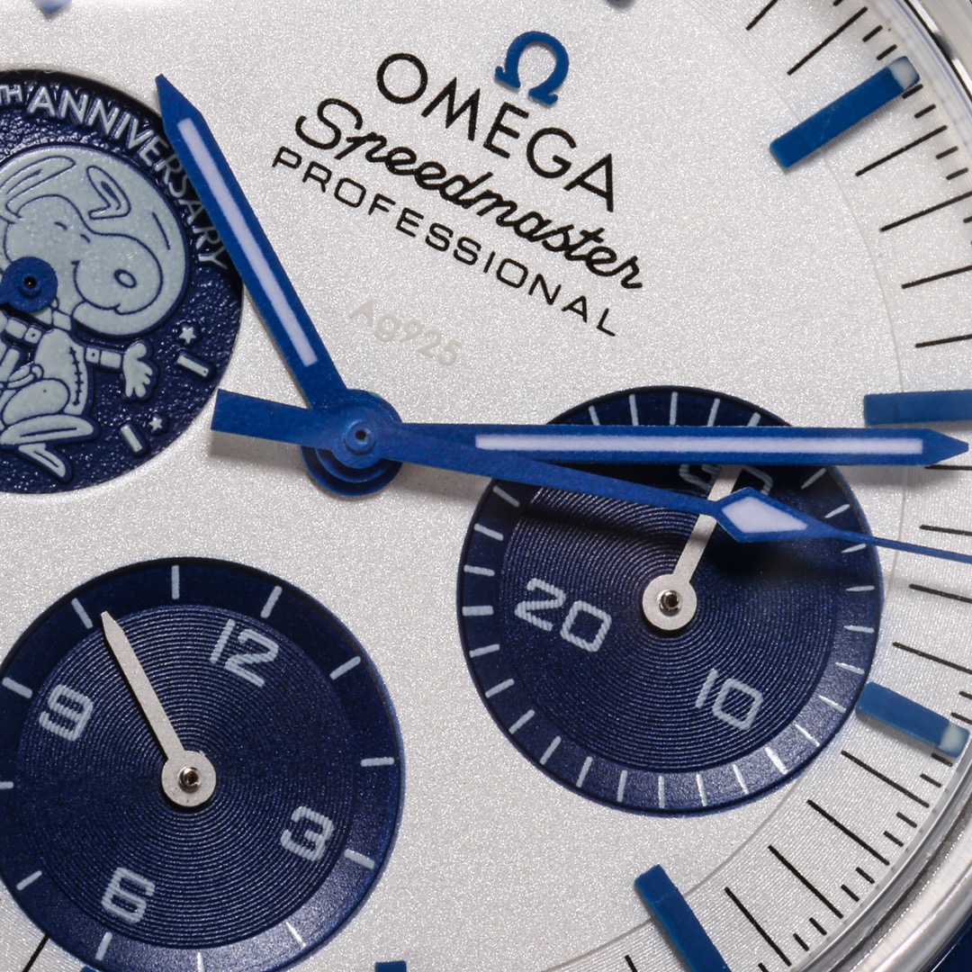 OMG Speedmaster Snoopy detail 7