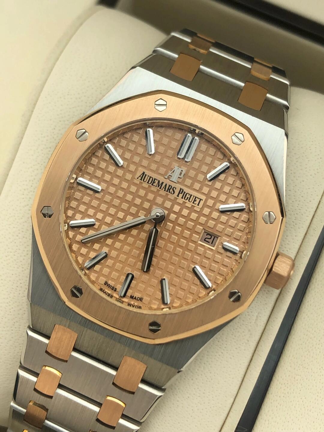 Two Tone APS Watch detail 5