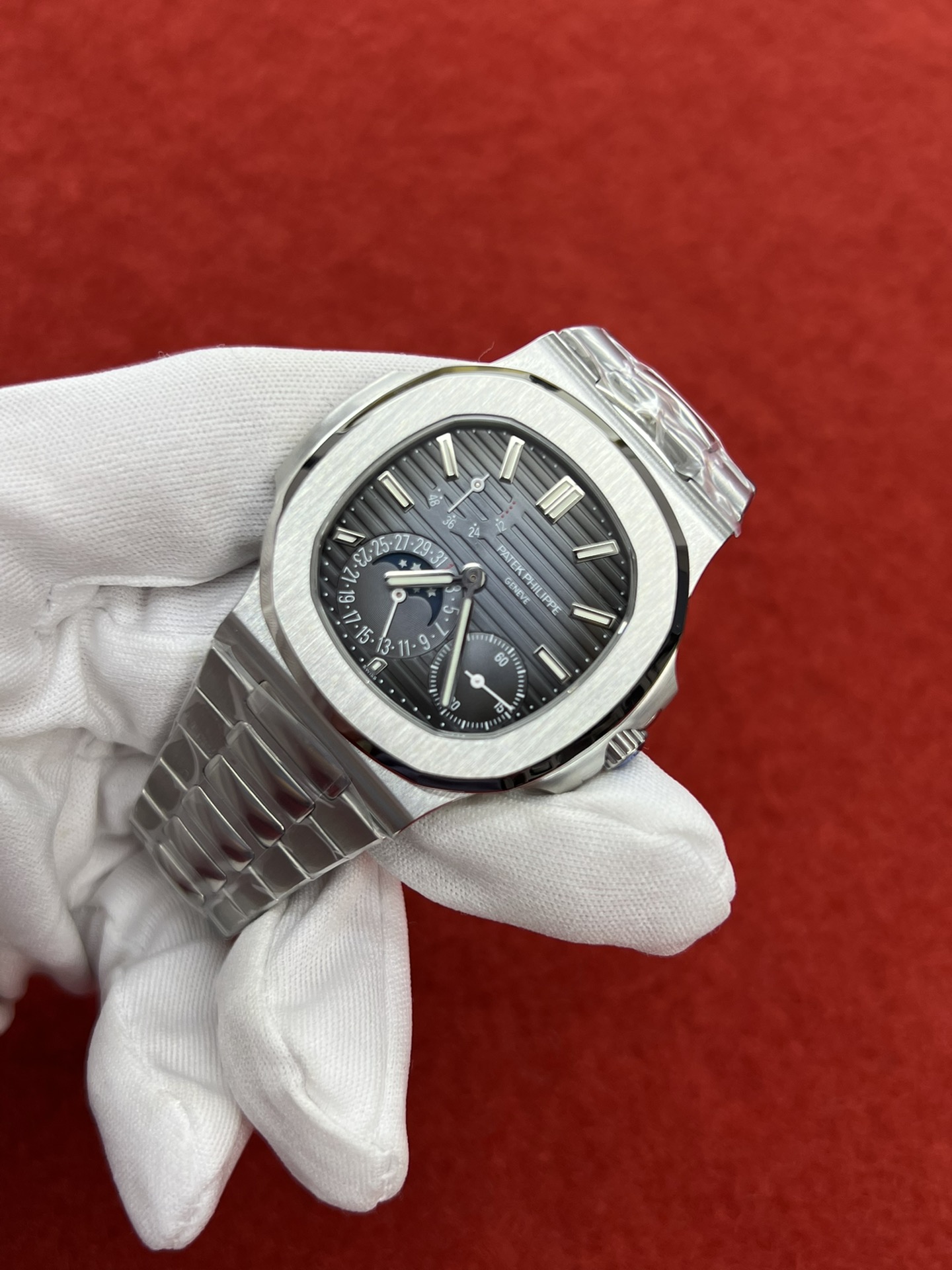 PP Nautilus 5712/1A Moon Phase Steel Blue Dial detail 4