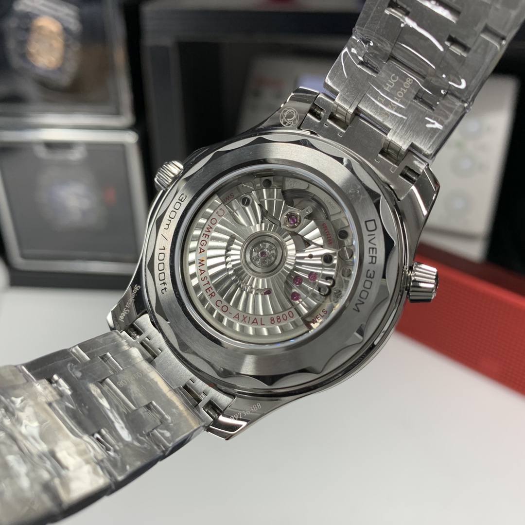 OMG Seamaster Diver 300M 8800 Diver detail 8