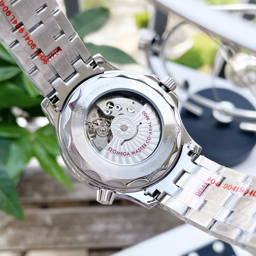 OMG Seamaster Diver 300M 8800 Diver detail 7