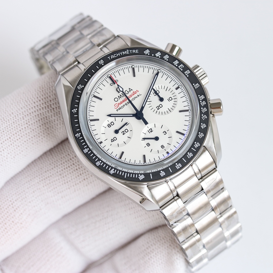 OMG Speedmaster 310.30.42.50.04.001 Movement 3861 Dial 42mm White Steel Strap detail 3