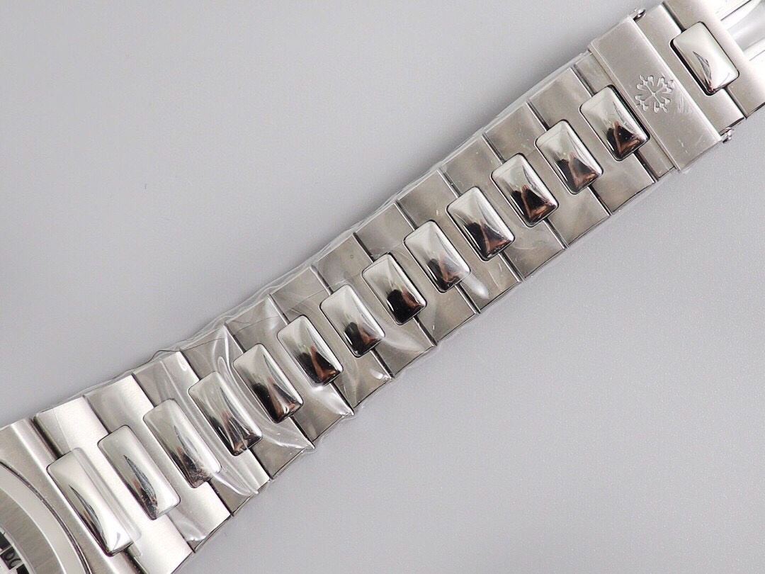 PP Nautilus White Dial 5726 detail 6