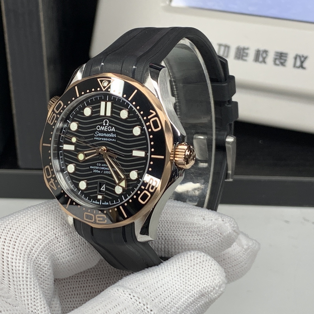 OMG Seamaster Diver 300M 8800 Diver detail 4