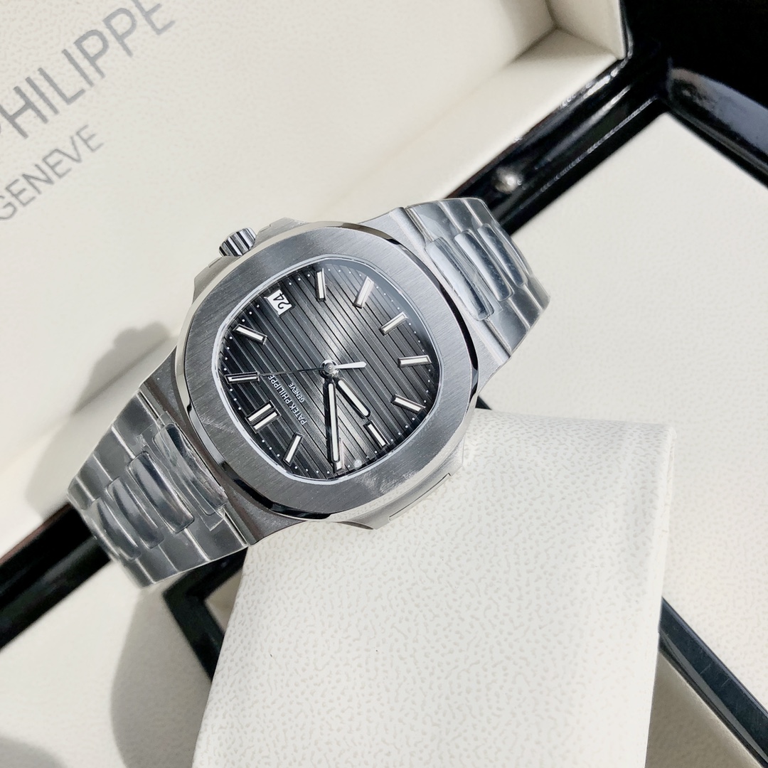 PP Nautilus 5711 Black Dial detail 6