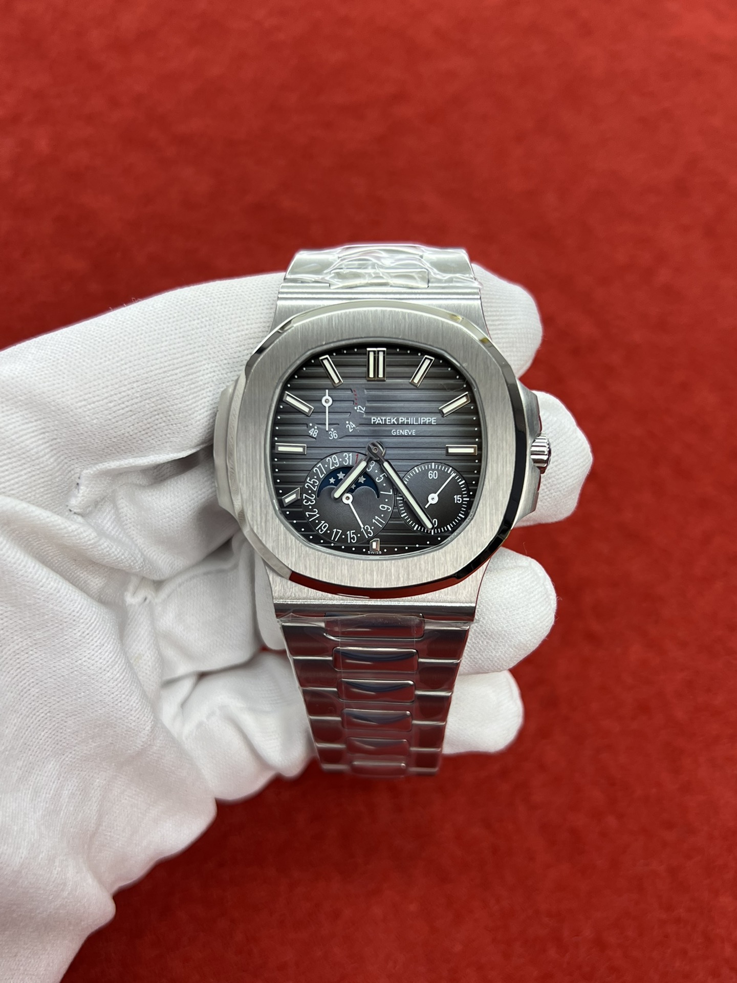 PP Nautilus 5712/1A Moon Phase Steel Blue Dial detail 3