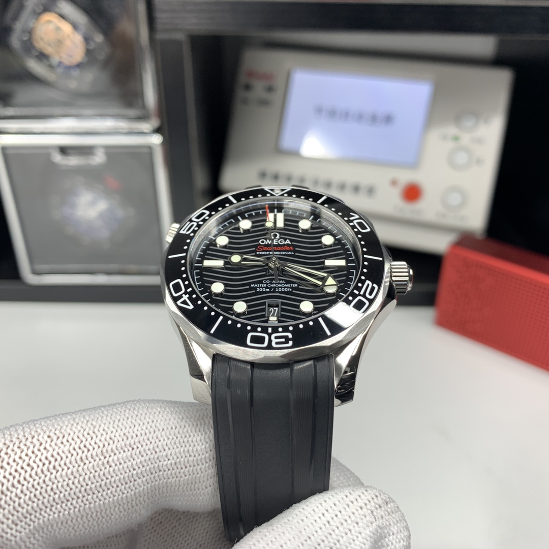 OMG Seamaster Diver 300M 8800 Diver detail 3