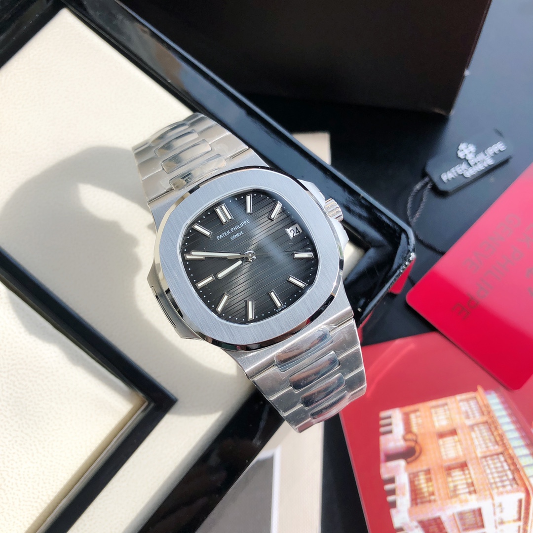 PP Nautilus 5711 Black Dial detail 2